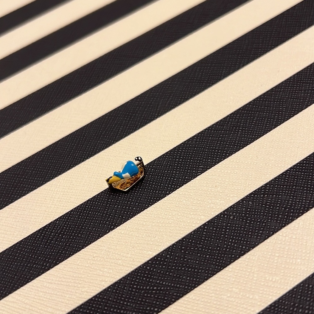 Keep Collective x Disney Alice in Wonderland Alice Charm - Picture 3 of 4